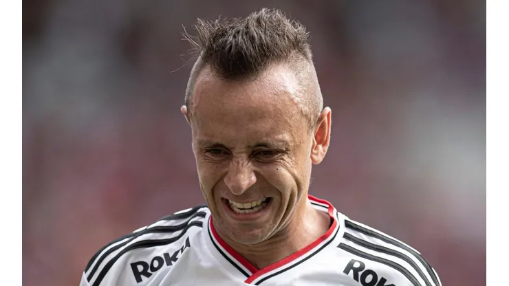Diretoria bate o martelo e decide sobre o futuro de Rafinha no São Paulo