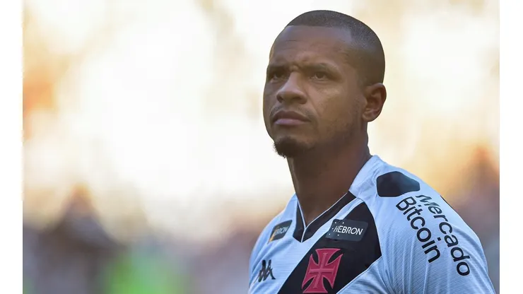 Foto: Thiago Ribeiro/AGIF - Edimar é titular da lateral-esquerda do Vasco