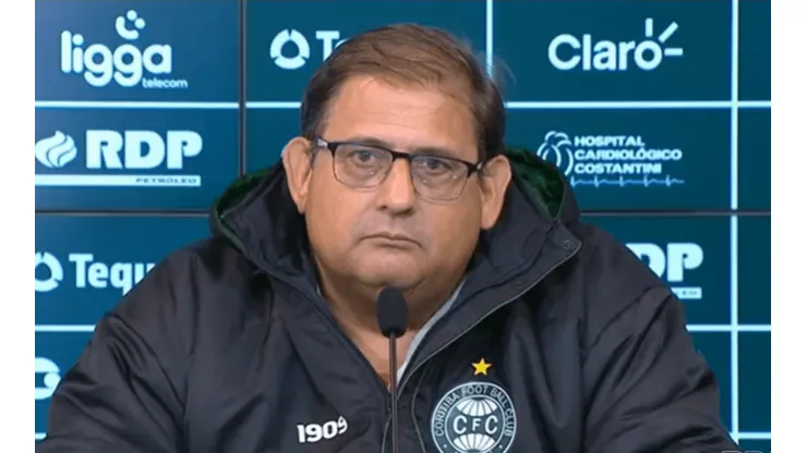 Foto: Reprodução Vídeo/ "Se entregar agora, vamos para vala"; Guto Ferreira manda a real sobre momento do Coritiba no Brasileirão.