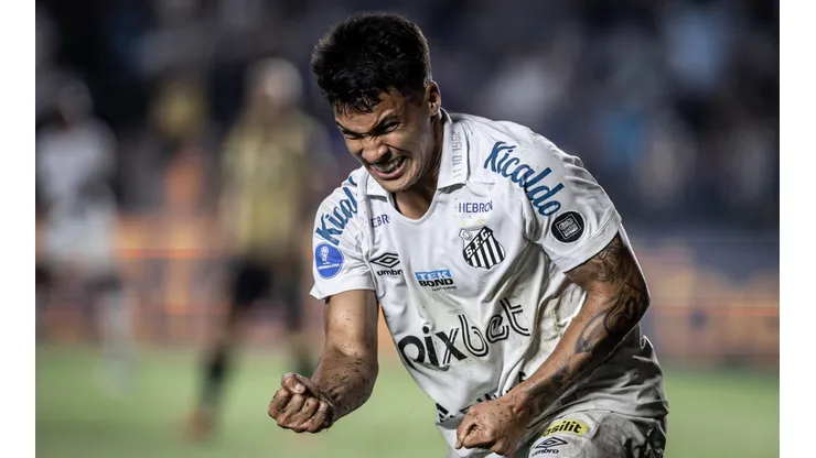 Foto: Raul Baretta/AGIF - Marcos Leonardo pode ganhar concorrente no Santos em 2023, isso se Éder for procurado novamente pelo Peixe