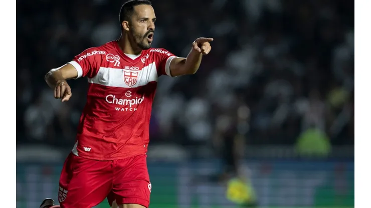 Jorge Rodrigues/AGIF. Anselmo Ramon é uma das peças principais do CRB na temporada