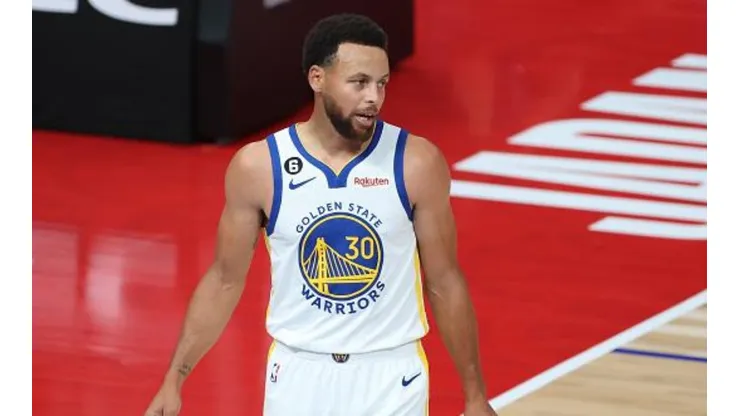 Curry durante jogo contra o Wizards no Japão na pré-temporada