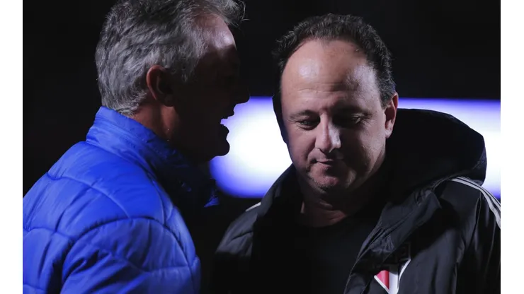 Foto: Ettore Chiereguini/AGIF - Rogério Ceni visa John, do Santos, para reforçar meta tricolor em 2023
