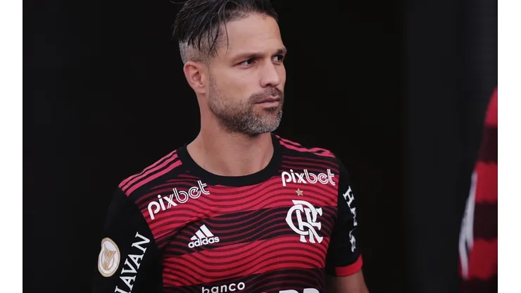 Foto: Ettore Chiereguini/AGIF - Diego Ribas tem futuro indefinido no Fla, que busca reposição no mercado