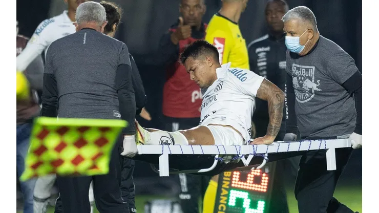 Foto: Diogo Reis/AGIF - Marcos Leonardo: virou preocupação no Santos para clássico