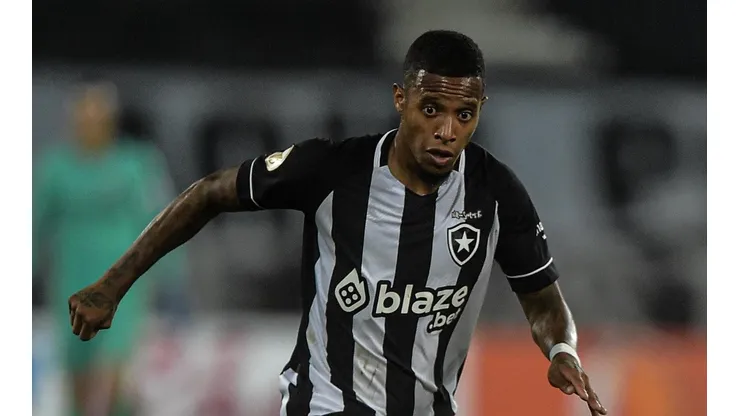 Tchê Tchê lamenta derrota e manda real sobre desempenho do Botafogo