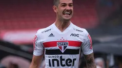 Alexandre Pato não deve pintar no São Paulo (Foto: Daniel Vorley/AGIF)