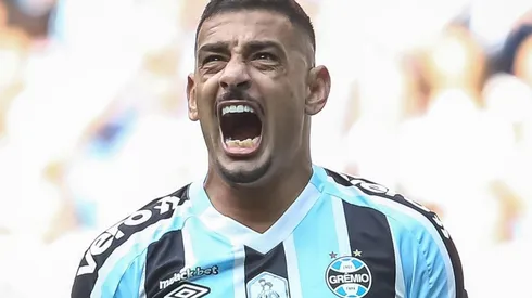 Foto: Pedro H. Tesch/AGIF - Diego Souza: centroavante negou polêmicas no Grêmio