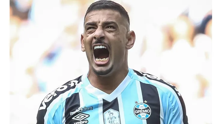 Foto: Pedro H. Tesch/AGIF - Diego Souza: centroavante negou polêmicas no Grêmio