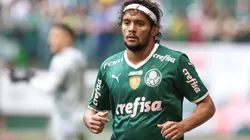 Marcello Zambrana/AGIF - Scarpa é "analisado" por goleiro do São Paulo