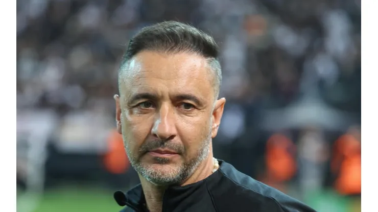 Marcello Zambrana/AGIF/ "Conflito do bem"; Vítor Pereira e atacante não tem boa relação no Corinthians e relação vaza nos bastidores.