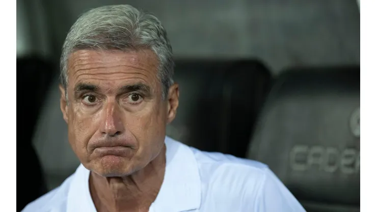 Jorge Rodrigues/AGIF - Luis Castro treinador do Botafogo