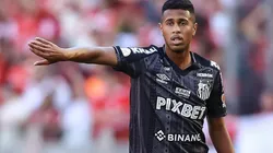 Foto: Pedro H. Tesch/AGIF - Ed Carlos durante derrota por 1 a 0 para o Internacional.