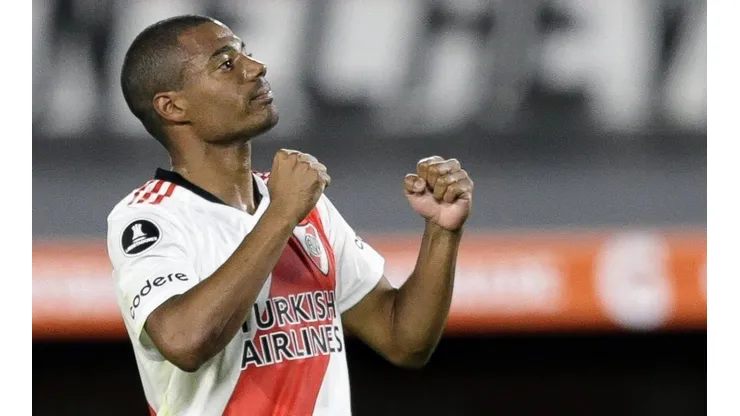 Foto: Fotobairesarg/AGIF - De La Cruz e River teriam tido novidades em relação ao futuro do meia de 25 anos