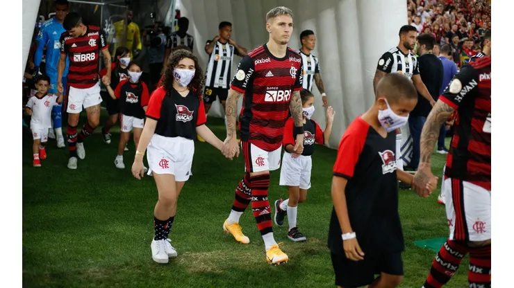 Flickr Oficial do time:Gilvan de Souza/Flickr Oficial Flamengo - Varela é ‘exposto’ pela torcida do Flamengo