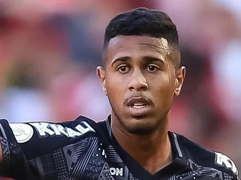 “Apurado por…”; Santos toma decisão sobre futuro de Ed Carlos na Vila Belmiro