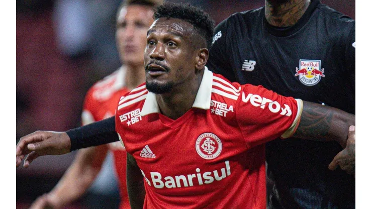 Foto: Maxi Franzoi/AGIF - Edenilson: volante deve deixar o Inter em breve