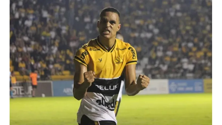 Foto: Celso da Luz/ Criciúma E. C. - Lohan marcou três gols na Série B.