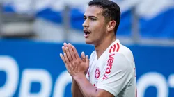 Caio Vidal tem contrato com o Internacional até dezembro de 2023 (Foto: Pedro Chaves/AGIF)