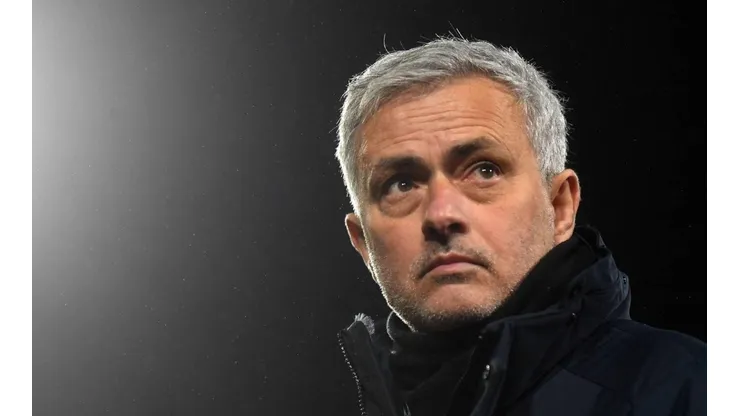 Foto: Neil Hall/AFP - Mourinho ainda não dirigiu nenhuma Seleção Nacional na carreira.