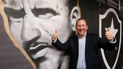 Após recusa de John Textor pela SAF do América ser exposta, clube mineiro tem conversas avançadas com empresário dono de time francês