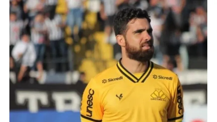 Celso da Luz/Criciúma EC/ "Pés no chão"; Rayan é sincero sobre chances de acesso do Criciúma para a Série A do Brasileirão.