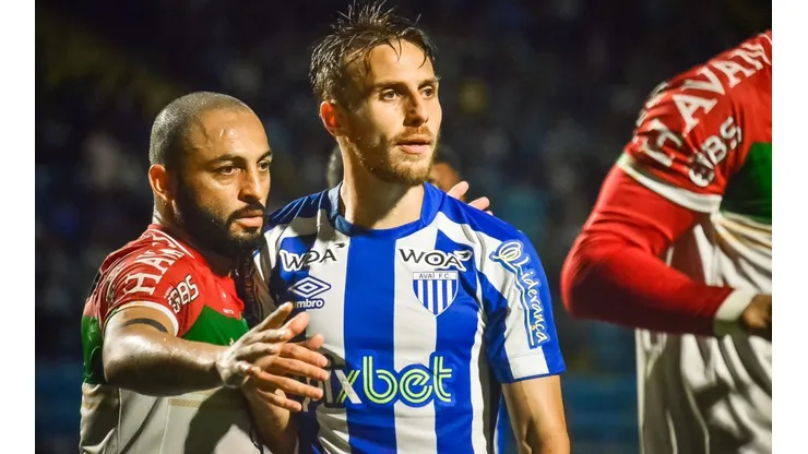 Foto: R. Pierre/AGIF - Ex-Grêmio, Bressan hoje amarga o Z-4 da Série A pelo Avaí