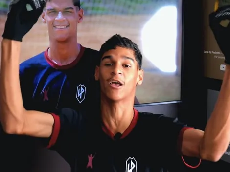 "Até ele é Corinthians"; Luva aparece na Neo Química Arena para ver a final e camisa 'anima' o Timão