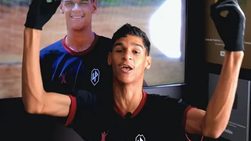 Foto: LUVA DE PEDREIRO/YouTube - Luva de Pedreiro aparece na torcida do Corinthians