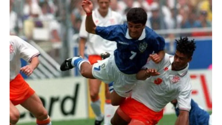 Foto: Shaun Botterill/ALLSPORT - O Brasil eliminou a Holanda na Copa de 1994