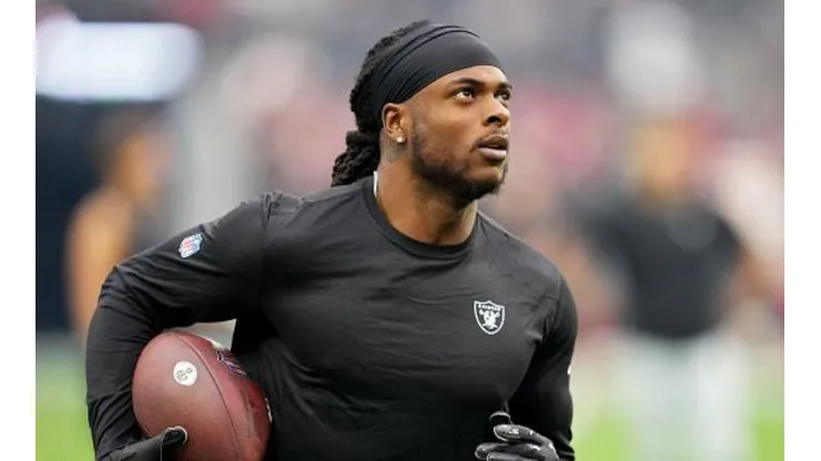 Adams agrediu um câmera após o fim do jogo contra o Chiefs