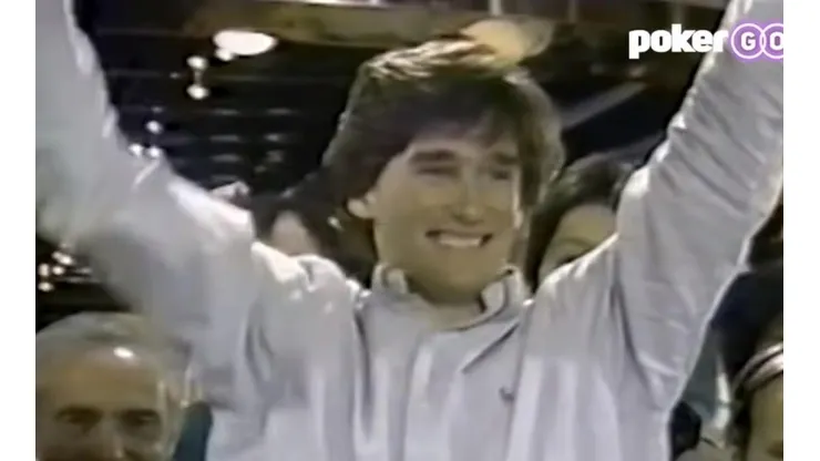 O jovem Phil Hellmut, com 24 anos, campeão do Main Event da WSOP em 1989 (Foto: Reprodução youtube canal PokerGO)