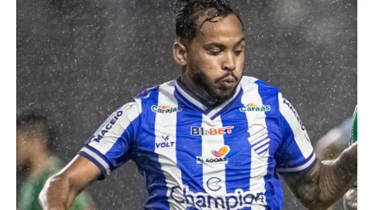 Celio Junior/AGIF - Lourenço atuando pelo CSA