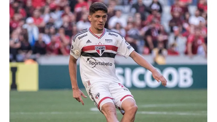 Pablo Maia com a camisa do São Paulo (Foto: Robson Mafra/AGIF)