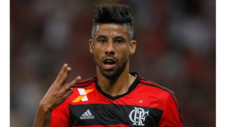 Foto: Wagner Meier/AGIF - Léo Moura assistiu a Flamengo x Inter ao lado do empresário de Pedro Henrique