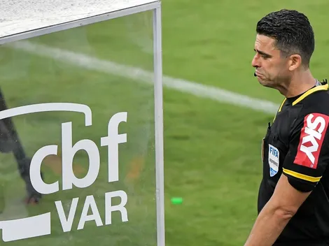 [ÁUDIO] Chamada do VAR ‘escancara’ lambança de Flávio Rodrigues de Souza no Atlético-MG x Ceará; ouça