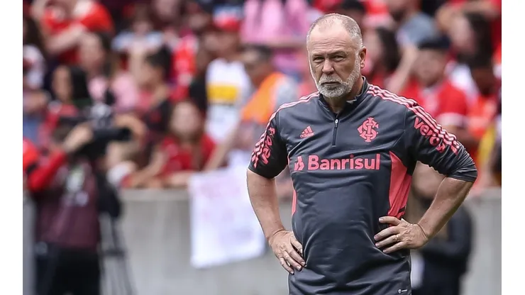 Pedro H. Tesch/AGIF - Mano Menezes no comando do Inter.