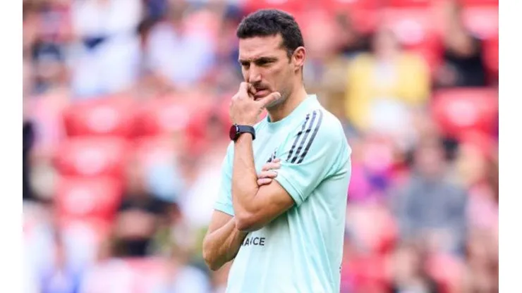 Juan Manuel Serrano Arce/Getty Image/ Qatar 2022: "É difícil..."; Scaloni pode ter baixa no ataque para a Copa do Mundo.