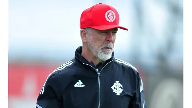 Foto: Ricardo Duarte/Internacional/Divulgação - Mano Menezes: técnico confirmou a troca entre os titulares