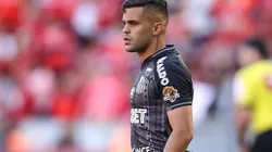 Foto: Pedro H. Tesch/AGIF: Auro deve jogar na lateral do Santos