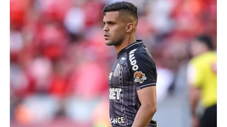Foto: Pedro H. Tesch/AGIF: Auro deve jogar na lateral do Santos