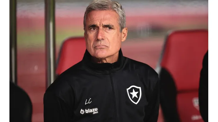 Foto: Ettore Chiereguini/AGIF - Luis Castro falou sobre momento do Botafogo