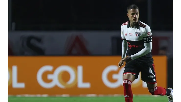 Marcello Zambrana/AGIF/ Sem Diego Costa na zaga, Ceni opta por Léo e +1 para enfrentar o Botafogo.