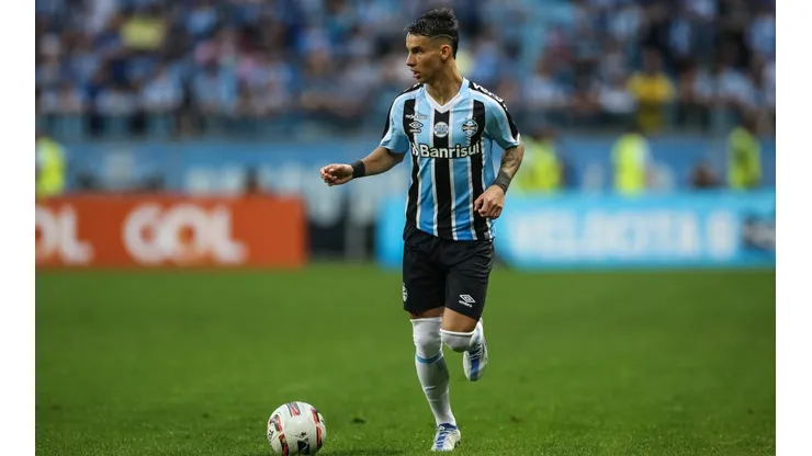 Ferreira esteve na mira do Grêmio (Foto: Pedro H. Tesch/AGIF)