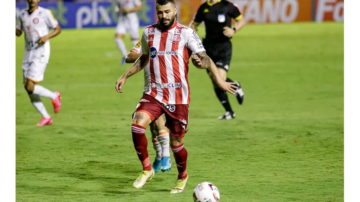 Foto: Rafael Vieira/AGIF - João Lucas foi sincero após derrota do Náutico