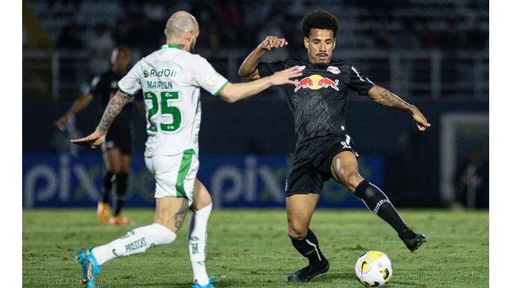 Foto: Diogo Reis/AGIF - Lucas Evangelista chegou a 100 jogos pelo Bragantino