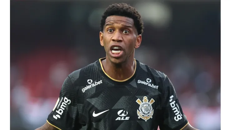 Foto: Marcello Zambrana/AGIF - Gil protagonizou um lance que poderia ter dado a vitória ao Corinthians.