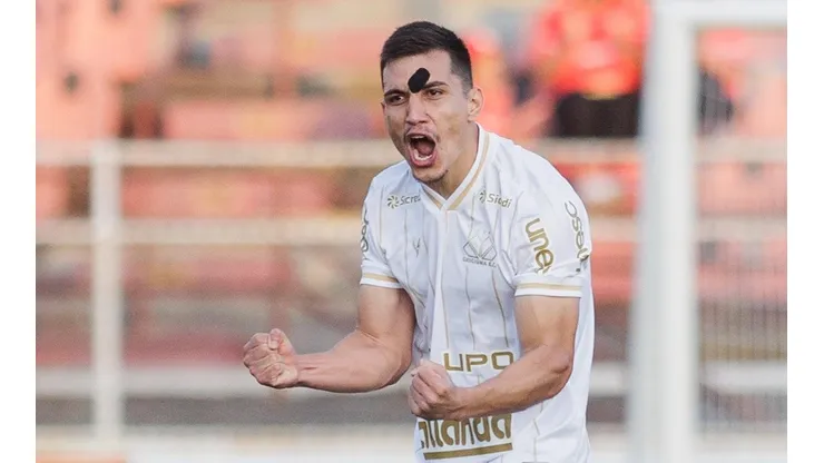 Foto: Diogo Reis/AGIF - Léo Costa é reserva no atual elenco de Cláudio Tencati.