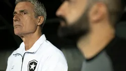 Luis Castro no comando do Botafogo (Foto: Jorge Rodrigues/AGIF)