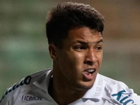 “É pedir para perder”; Torcida do Santos 'poupa' Marcos Leonardo e dispara contra dupla